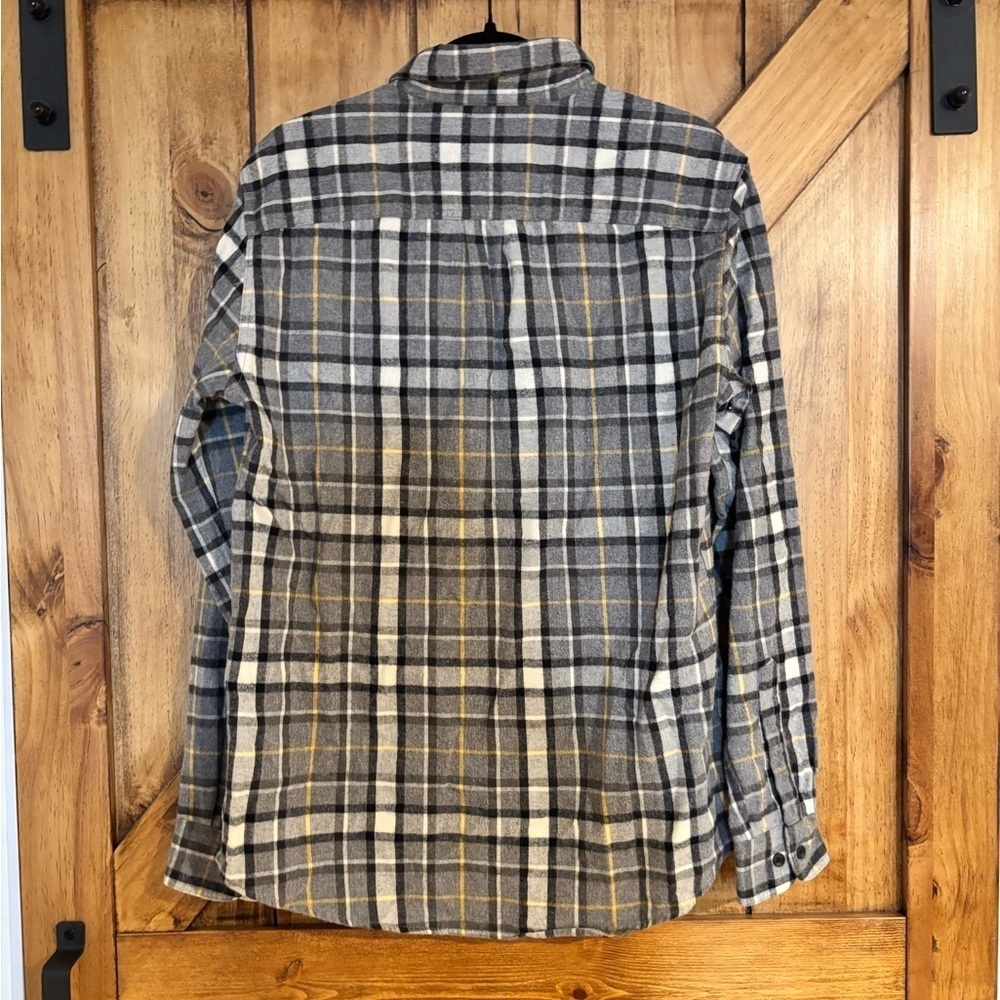 L.L. Bean Men’s Shirt Medium Flannel Slimfit Button Down - Picture 2 of 5